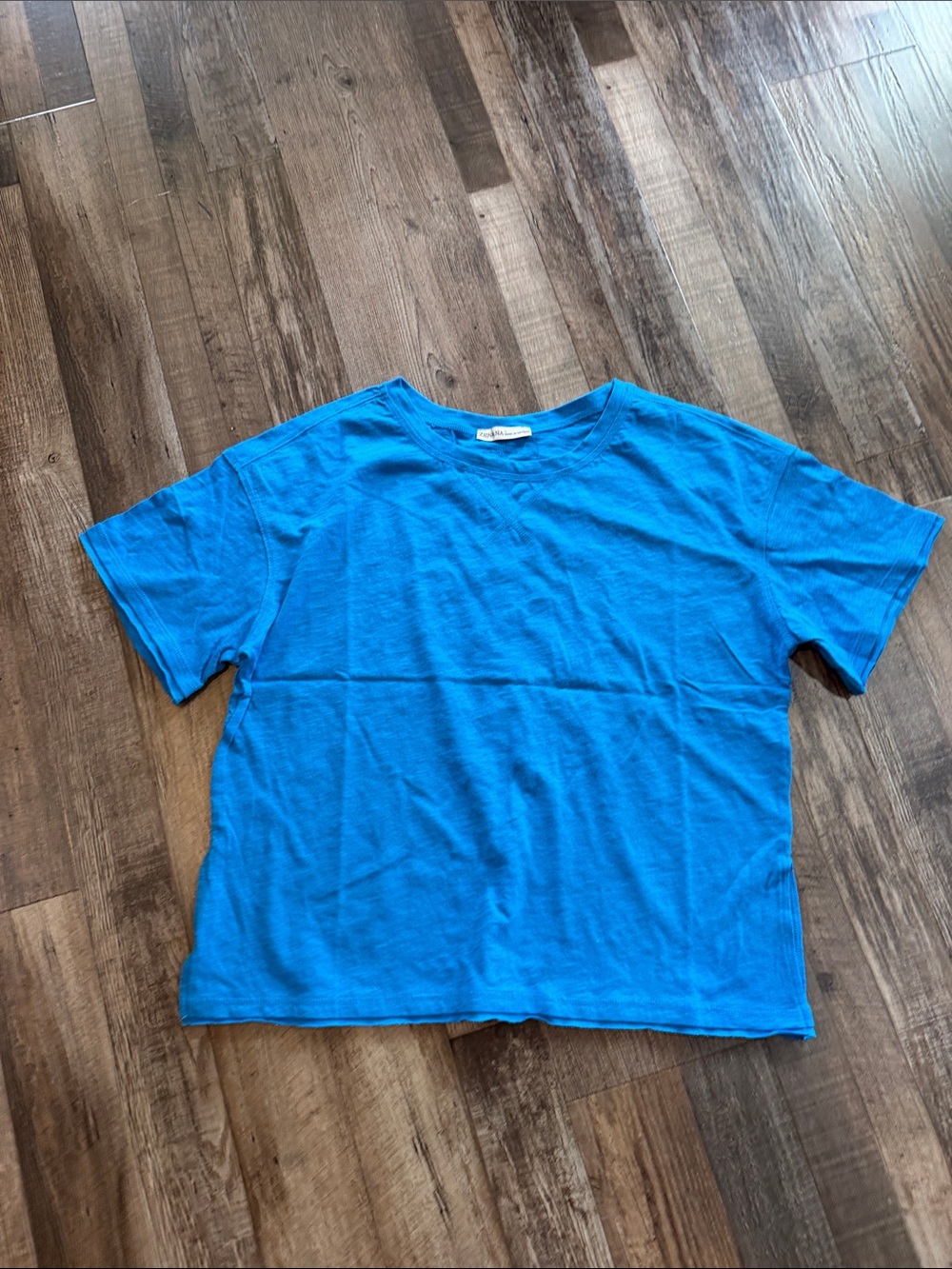 Zenana Outfitters Bright Blue Short Sleeve Tee Sz lg- 22” length